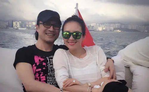 章子怡爆料汪峰黏人视频,甜蜜互动引网友热议